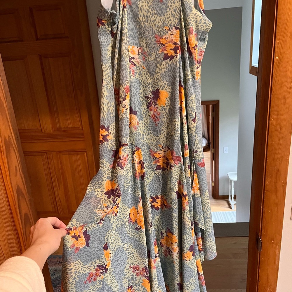 Urban Outfitters Blue Floral Midi Dress - Like New Condition